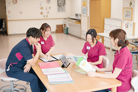 話し合いをしている様子